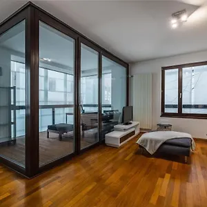 Modern Spacious Flat With A Terrace And A Parking Praag